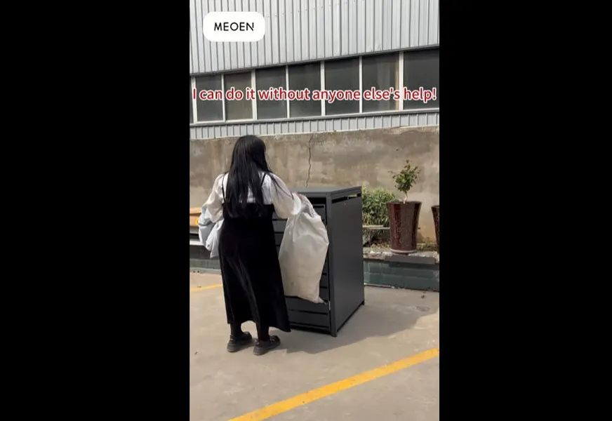 Stylish Trash Bin Storage,Throwing trash with one hand