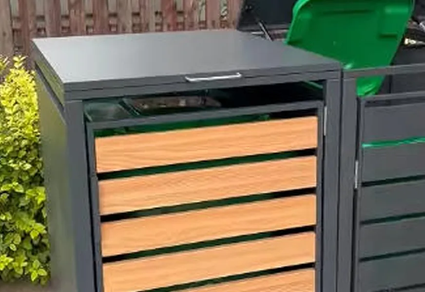Single-door Trash can enclosure with transfer printingwood tesxture